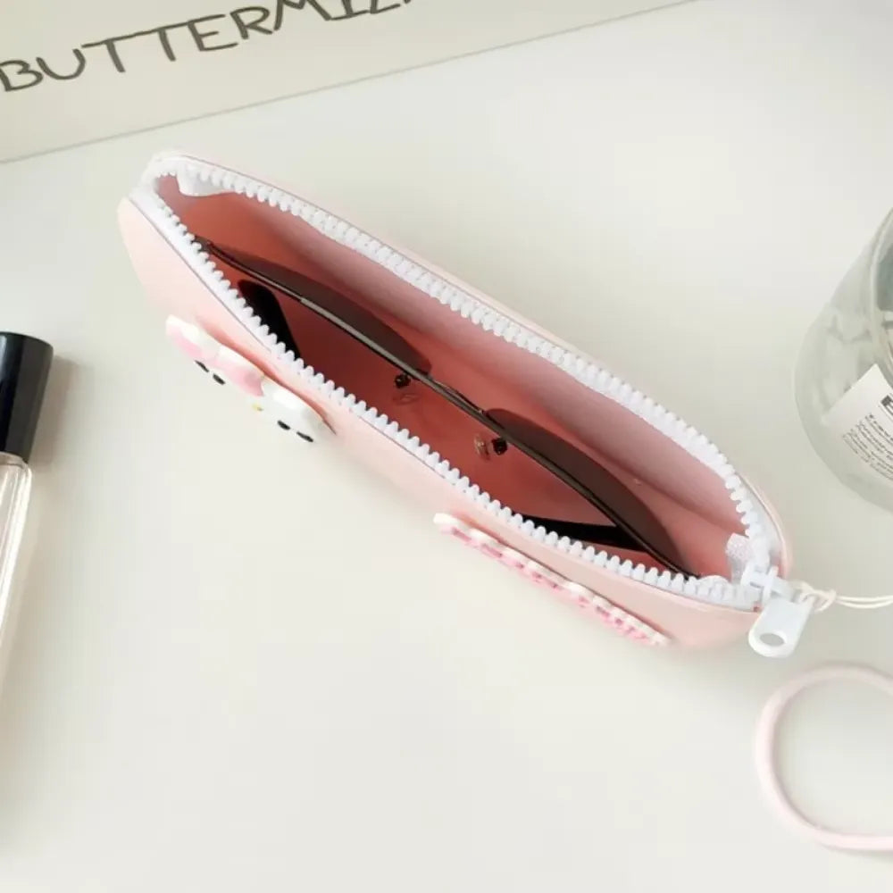Compact silicone case for eyeglasses and sunglasses