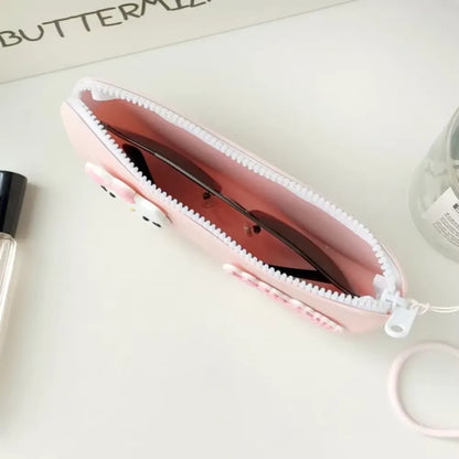 Compact silicone case for eyeglasses and sunglasses